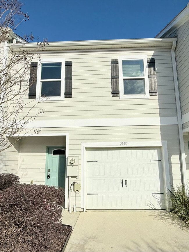 Building Photo - 3-Bedroom Townhome - Prime Pensacola Location