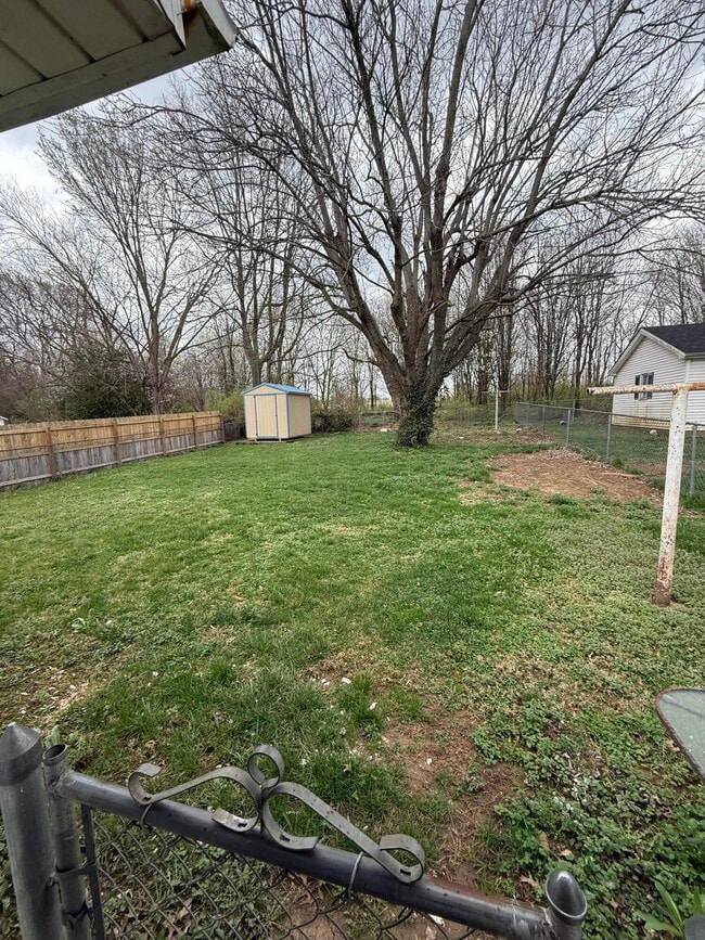 Building Photo - 719 Moberly Rd