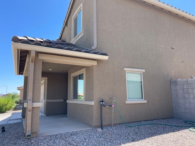 Building Photo - Spacious New-Build Family Home!