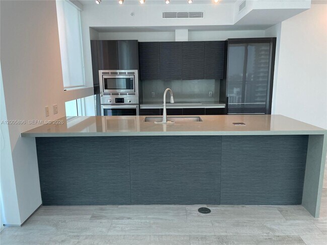 Building Photo - 1080 Brickell Ave