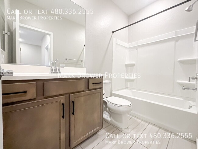 Building Photo - 761 E Furness Dr