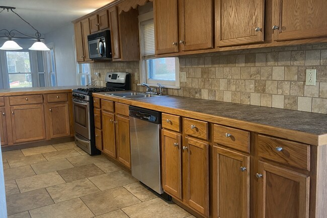 Building Photo - 832 S Bois D Arc Ave