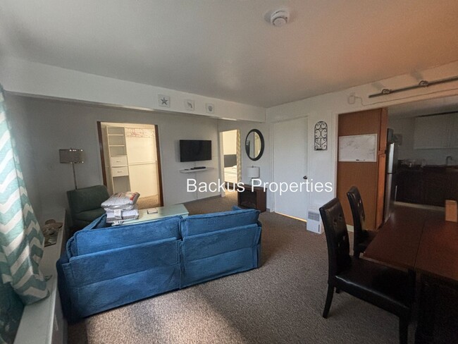 Building Photo - All utilities included in this 1 bedroom u...