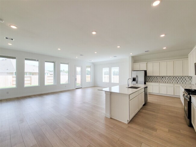 Building Photo - 17850 Aile Pierre Pass