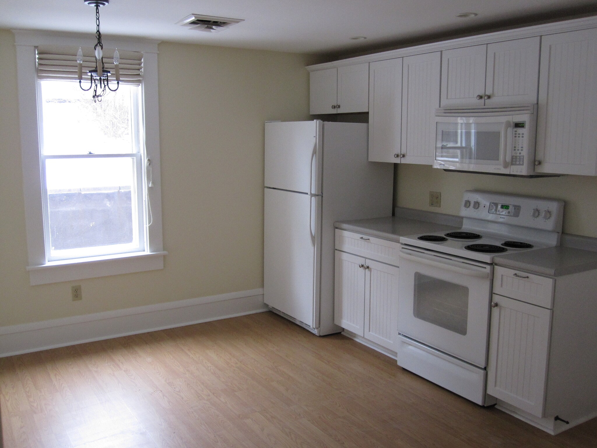 Building Photo - 326 College St