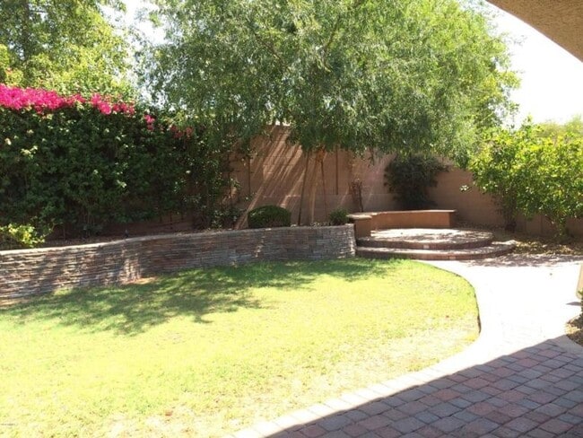 Building Photo - Gorgeous Large 5 Bedroom single level home with 3 car garage in North Phoenix with SOLAR ++Norter...