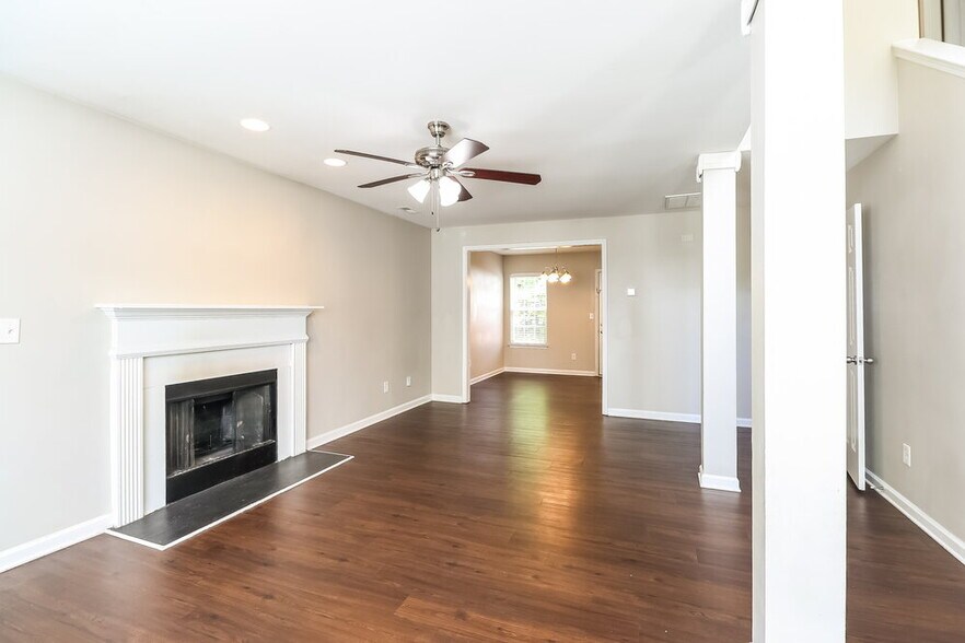 Building Photo - 7823 Montbrook Dr