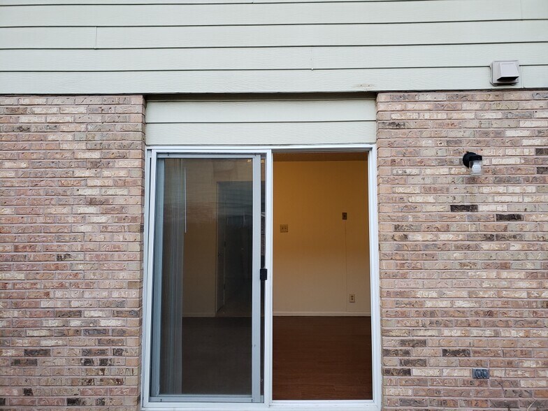 Patio Doors - 27 Park Charles Boulevard South