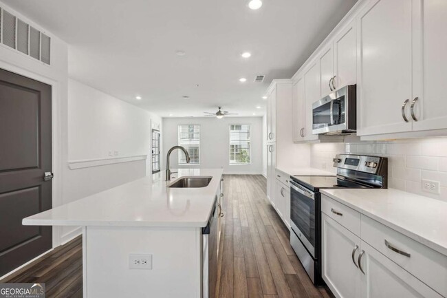 Building Photo - 432 Burton Dr