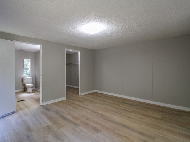 Building Photo - Completely Updated 3BR/2BA Trailer in Musc...