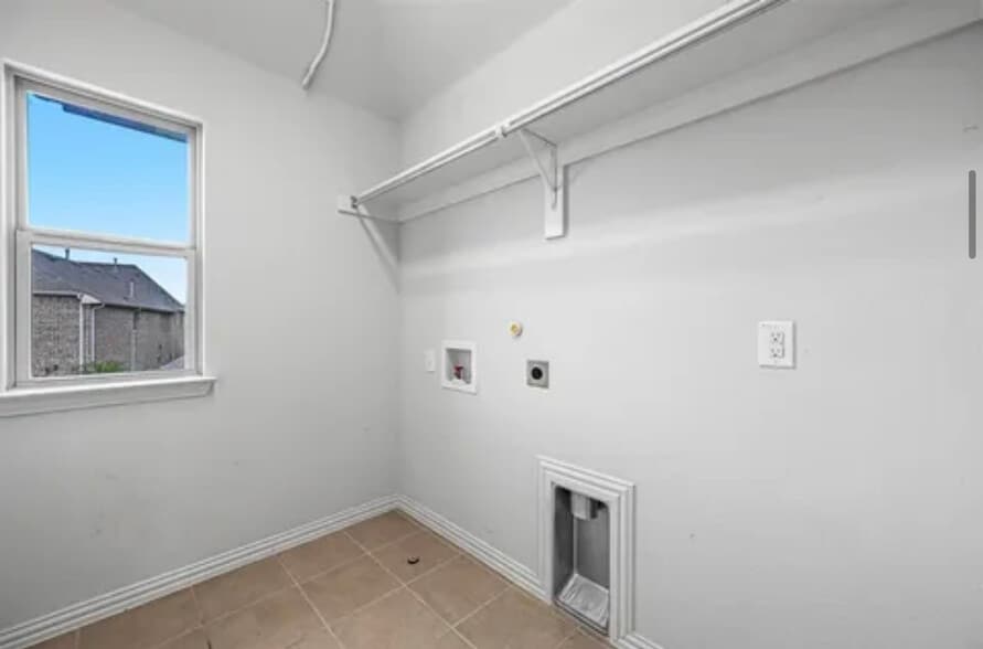 Building Photo - 1018 Ivy Charm Way