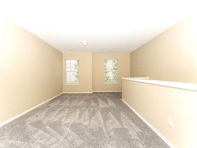 Building Photo - 176 SE 43rd Ave