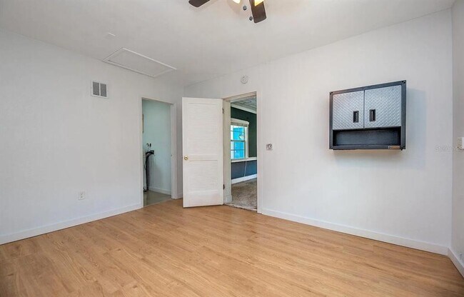 Building Photo - 2127 26th Ave S