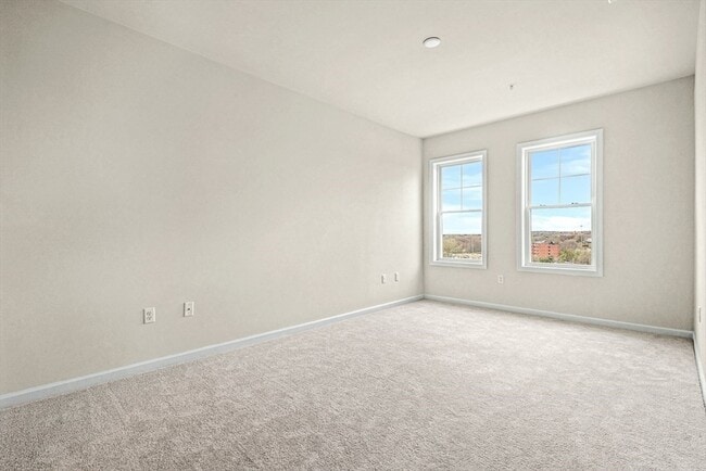 Building Photo - 2 Stratton Dr