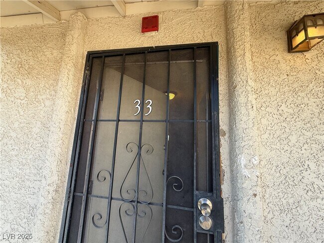 Building Photo - 2080 Karen Ave