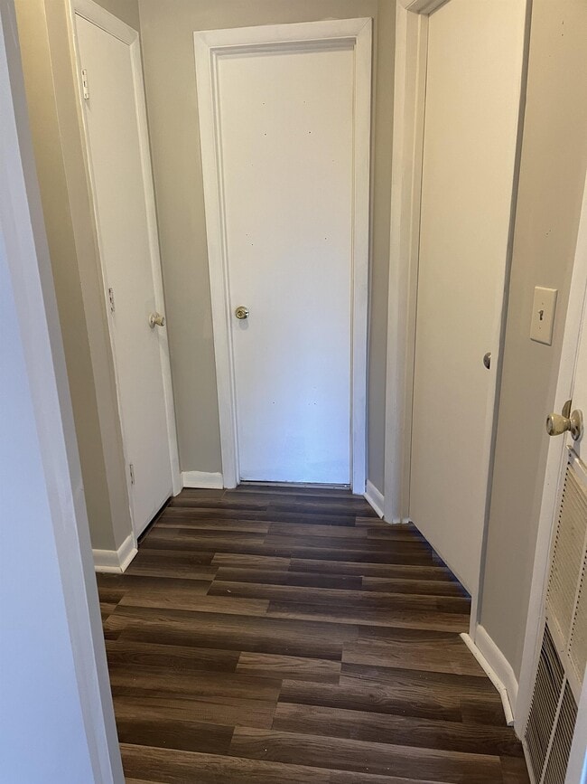 Building Photo - 1805 Tall Pines Cir