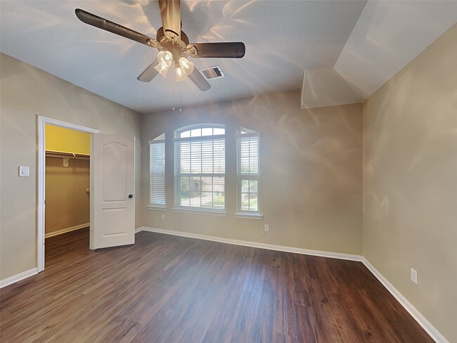 Building Photo - 6815 Hunters Way Ln