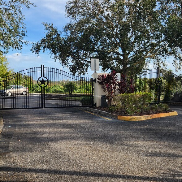 Building Photo - 15932 Stable Run Dr