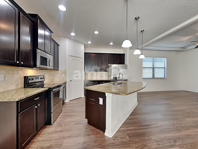 Building Photo - 11870 Thicket Wood Dr