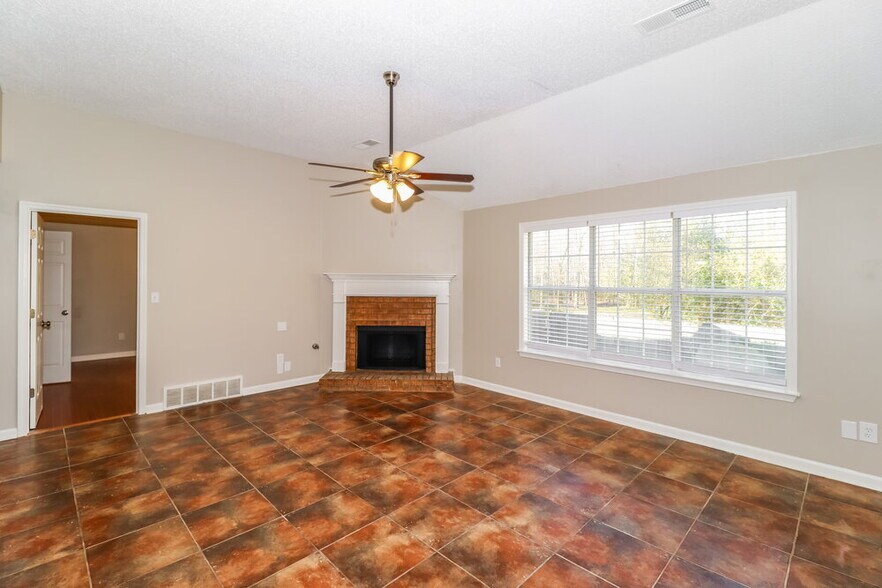 Building Photo - 8648 Tropicana Dr N