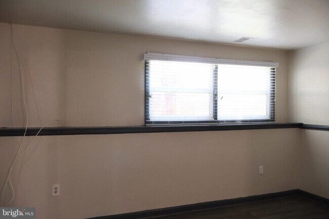 Building Photo - 5218 Caroline Cir