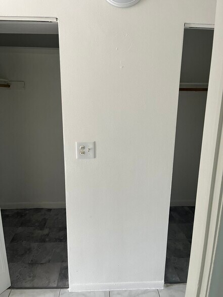 Building Photo - 2238 Monroe St