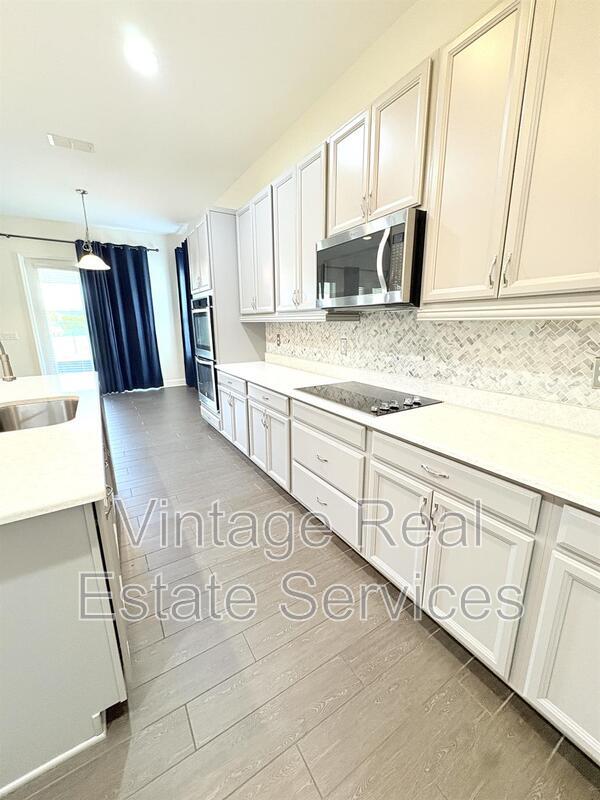Building Photo - 4645 Butler National Dr