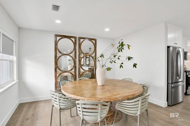 Building Photo - 380 S Church St