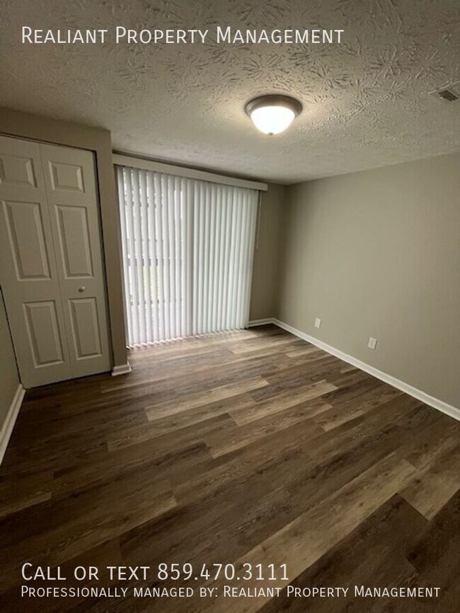 Building Photo - 209 Lakeshore Dr