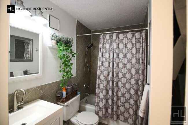 Building Photo - 1 bedroom in ASTORIA NY 11102