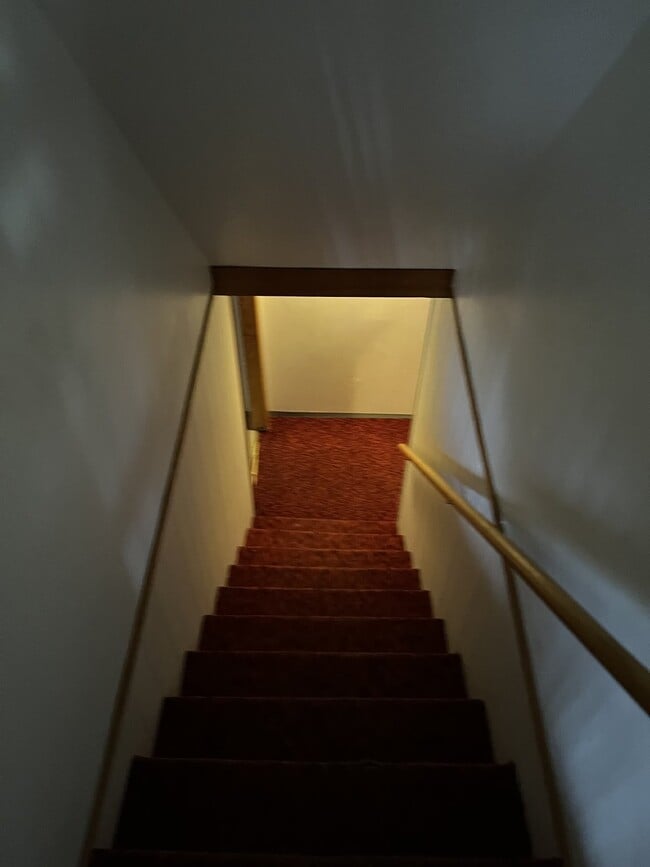 Building Photo - 3 Bdrm / 2 Bath House on a Corner Lot. Clo...