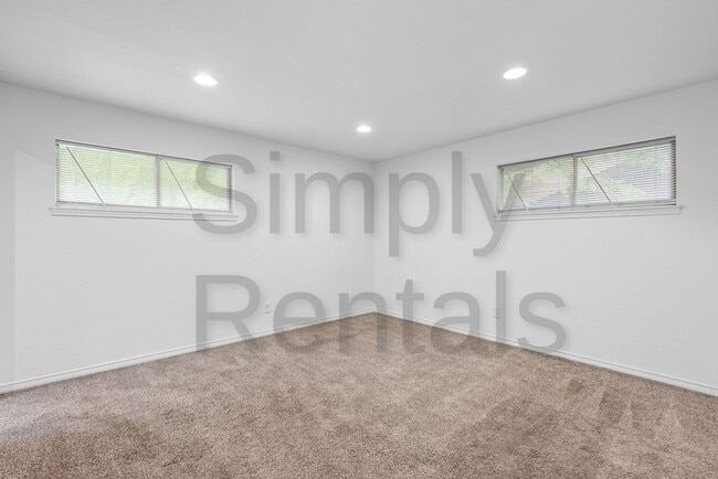 Building Photo - 705 Plano St