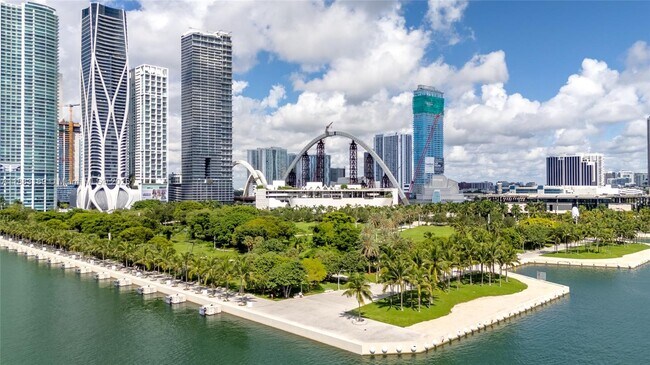 Building Photo - 900 Biscayne Blvd