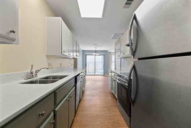 Building Photo - 8302 Spring Valley Dr