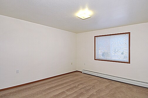 Building Photo - Deluxe 2 Bedroom Apartment