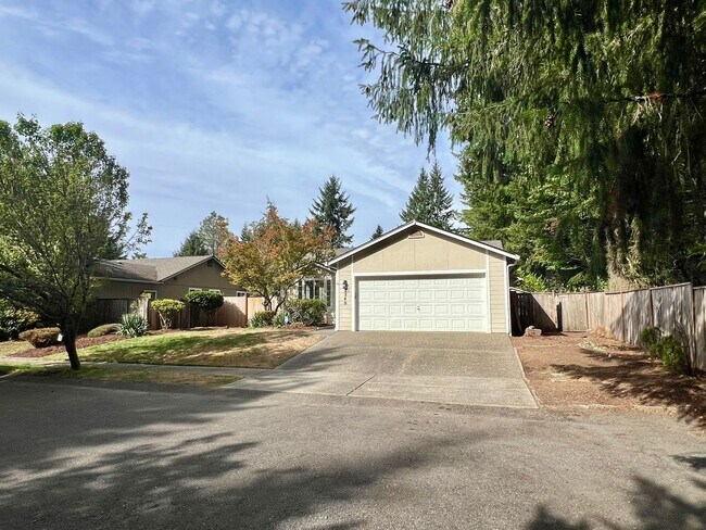 Building Photo - Move-In Special! Remodeled Rambler with La...