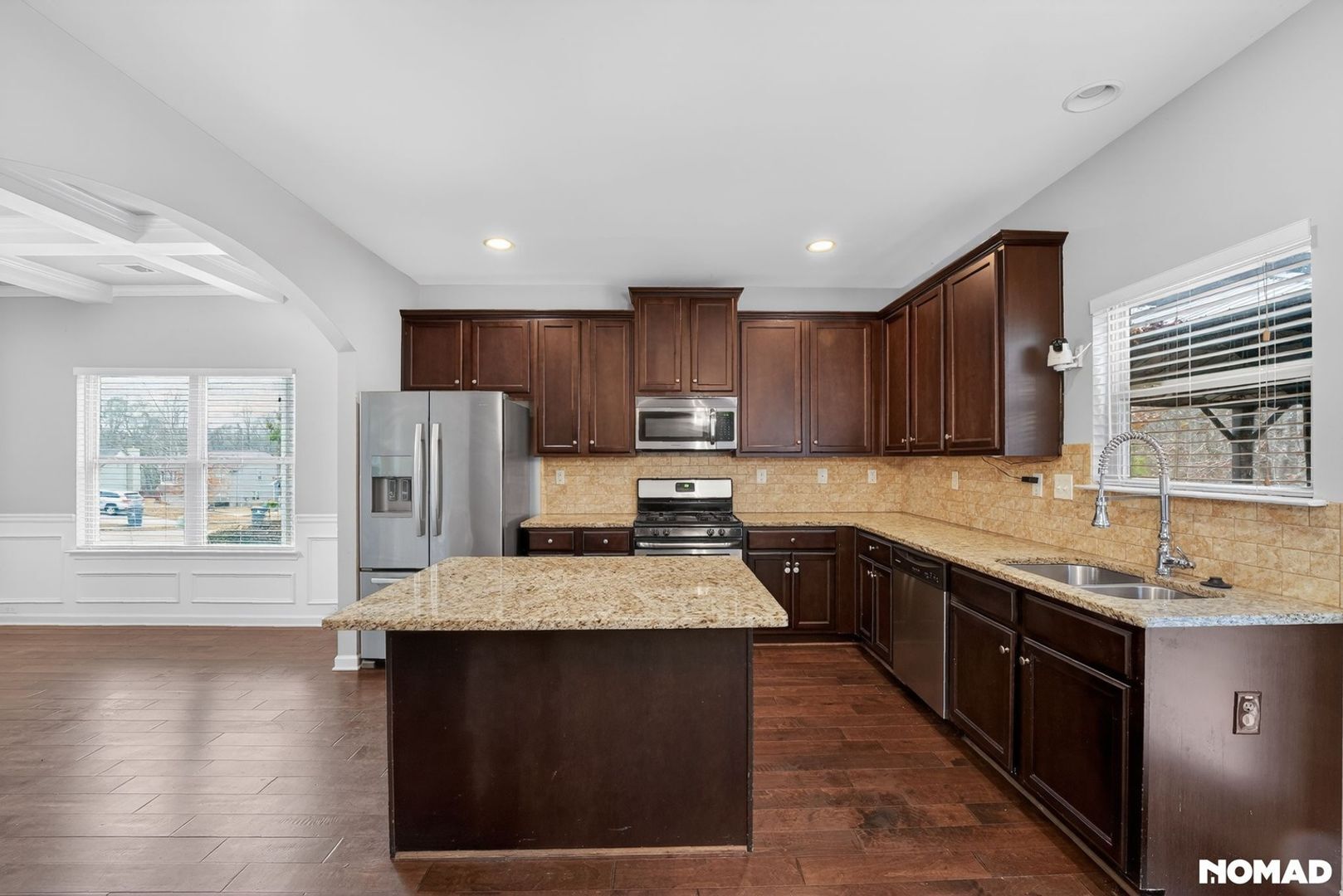 Building Photo - 1154 Paramount Dr