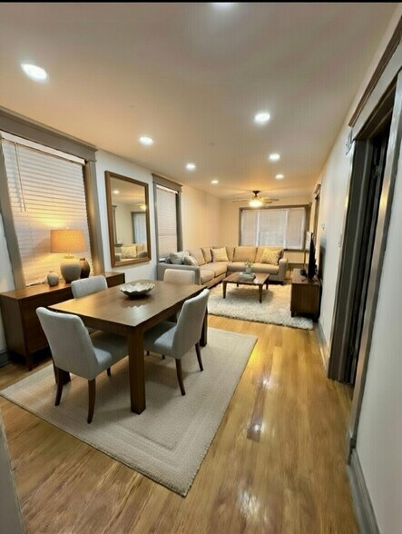 Building Photo - 1809 N Hermitage Ave