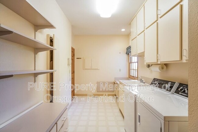 Building Photo - 14020 SW 158th Terrace