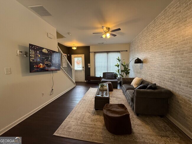 Building Photo - 1524 Cove Creek Cir