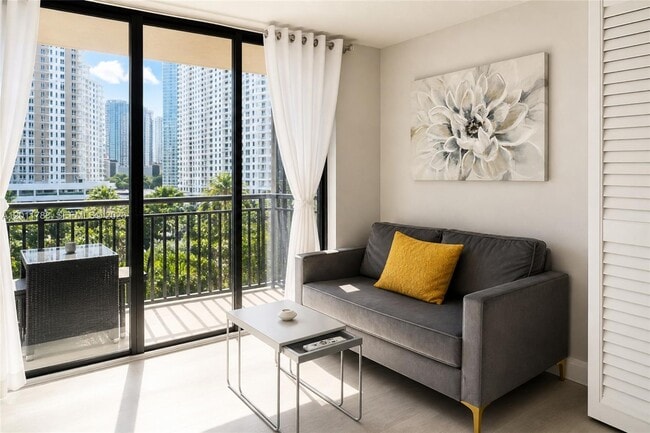 Building Photo - 540 Brickell Key Dr