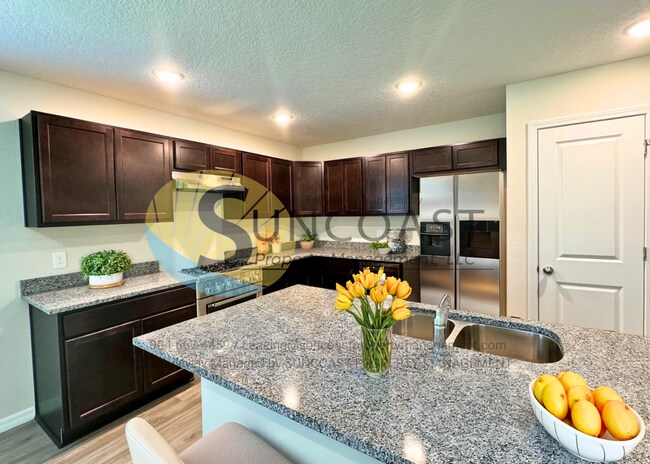 Building Photo - Luxury Home & Free to Apply!