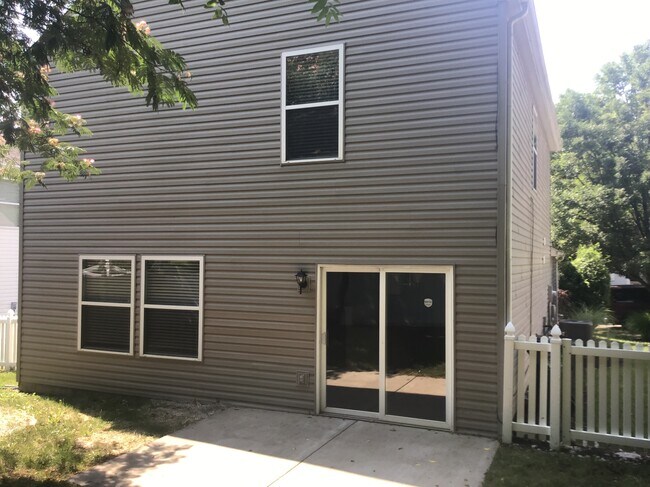 Building Photo - 3096 Stony Hollow Ct