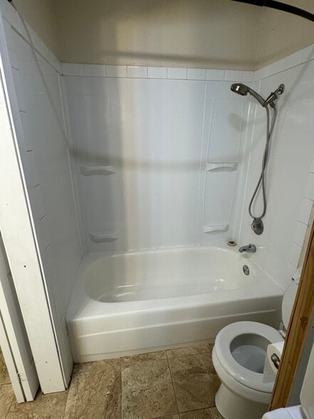 Shower/tub - 25446 106th Ave SE
