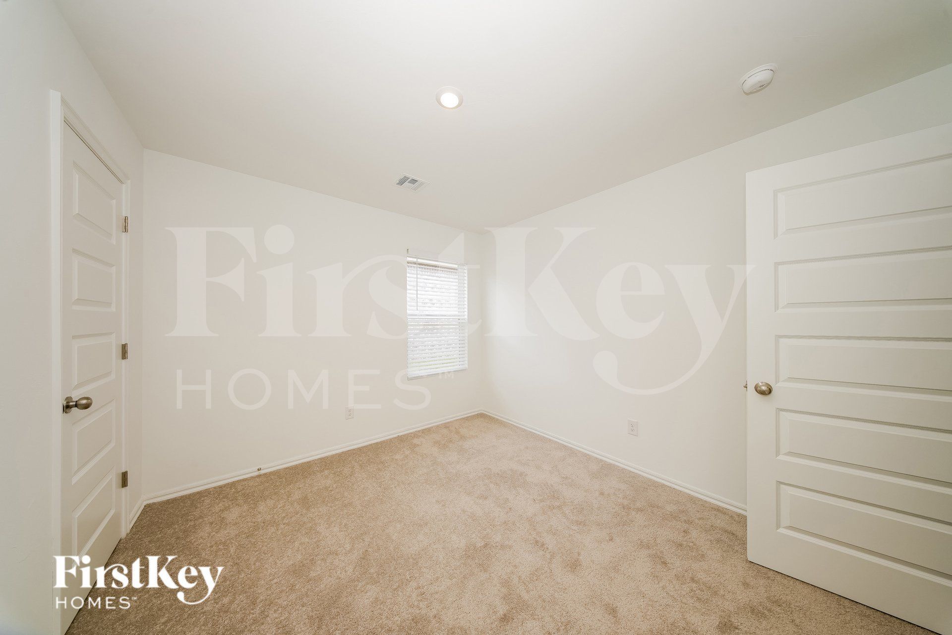 Building Photo - 433 Labelle Ln