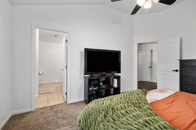 Building Photo - Gorgeous Draper Home! Now Leasing!