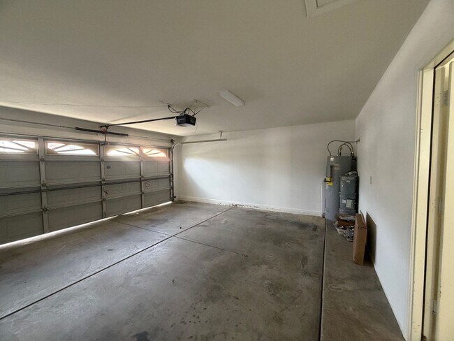 Building Photo - Desirable Arrowhead Ranch Home