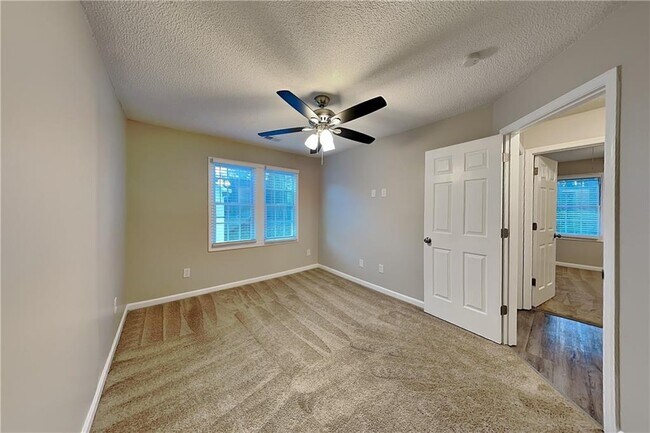 Building Photo - 4203 E Emerald Dr NW