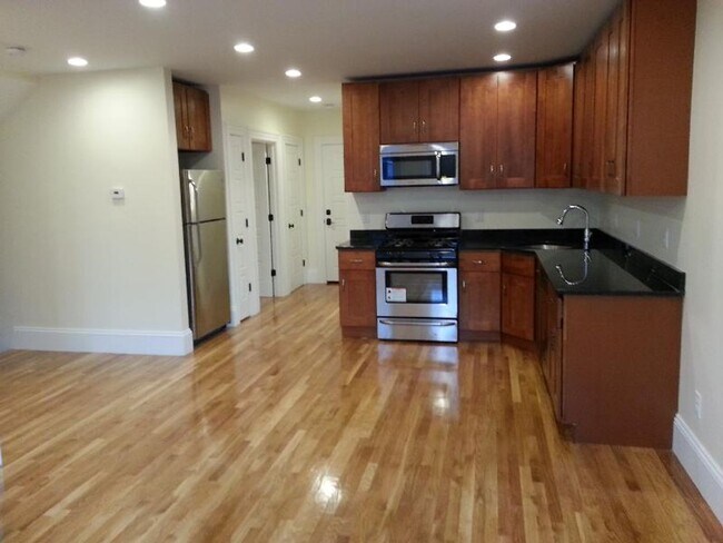 Building Photo - HUge 3 bed in Allston