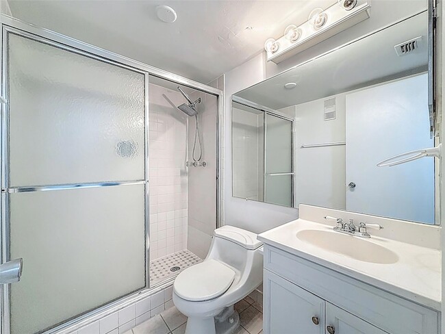 Building Photo - 8735 Ramblewood Dr